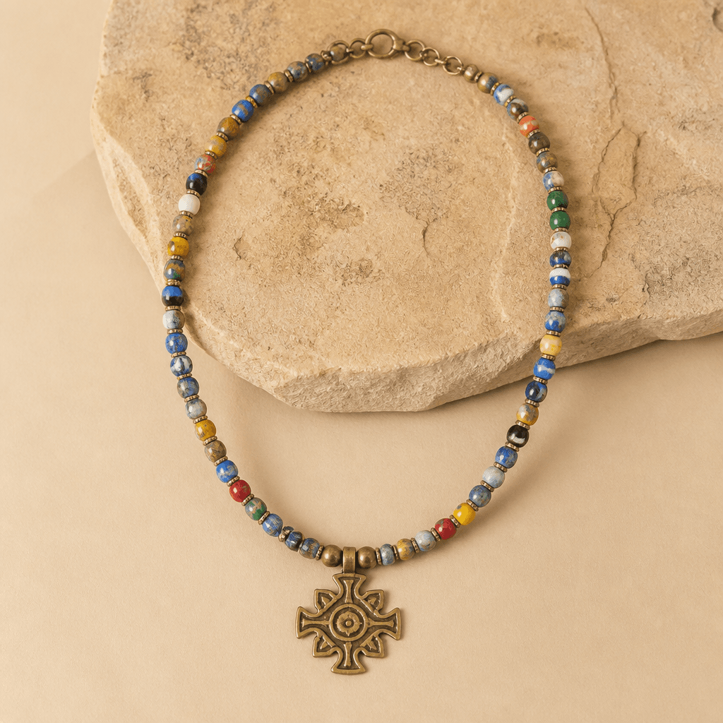 Collier en perles et bronze